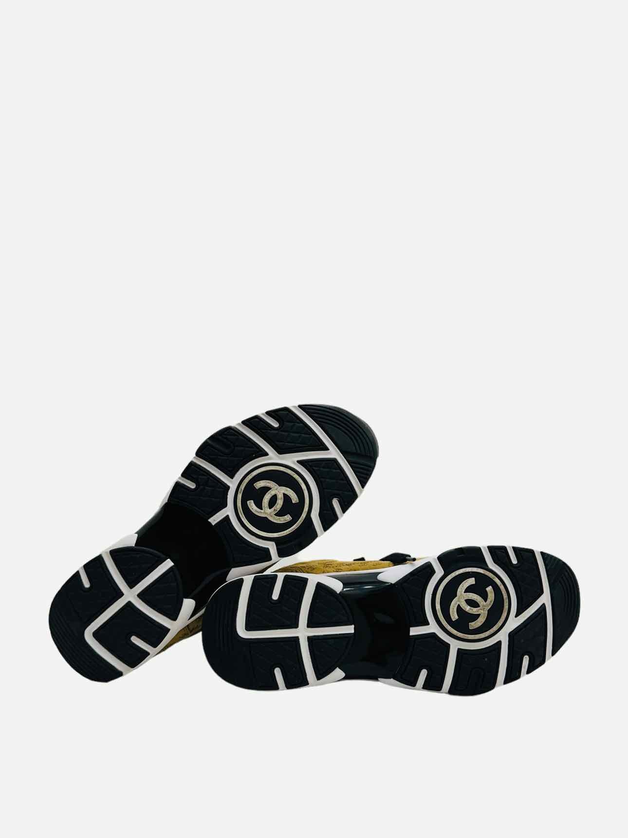 CHANEL Low Top Beige CC Logomania Sneakers