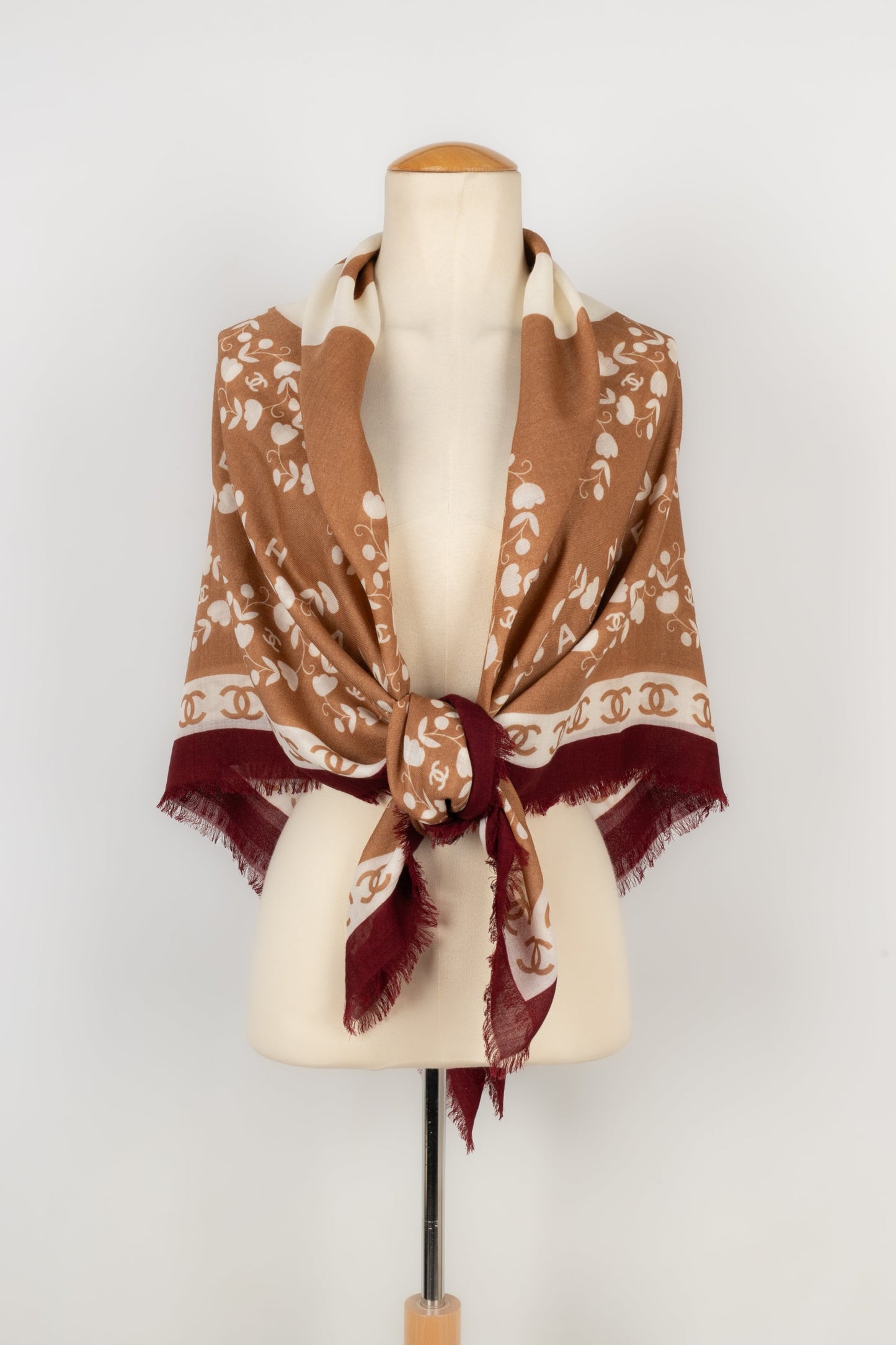 Foulard / étole en laine et cachemire Chanel