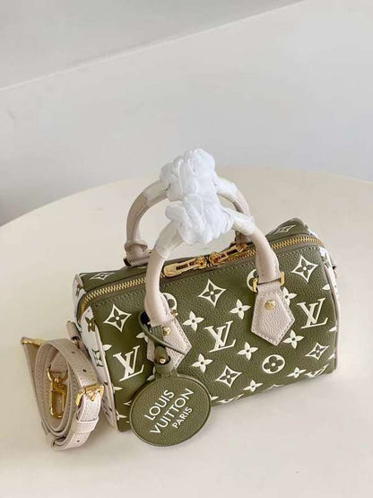The Franco Shops - Louis Vuittons  - 12043