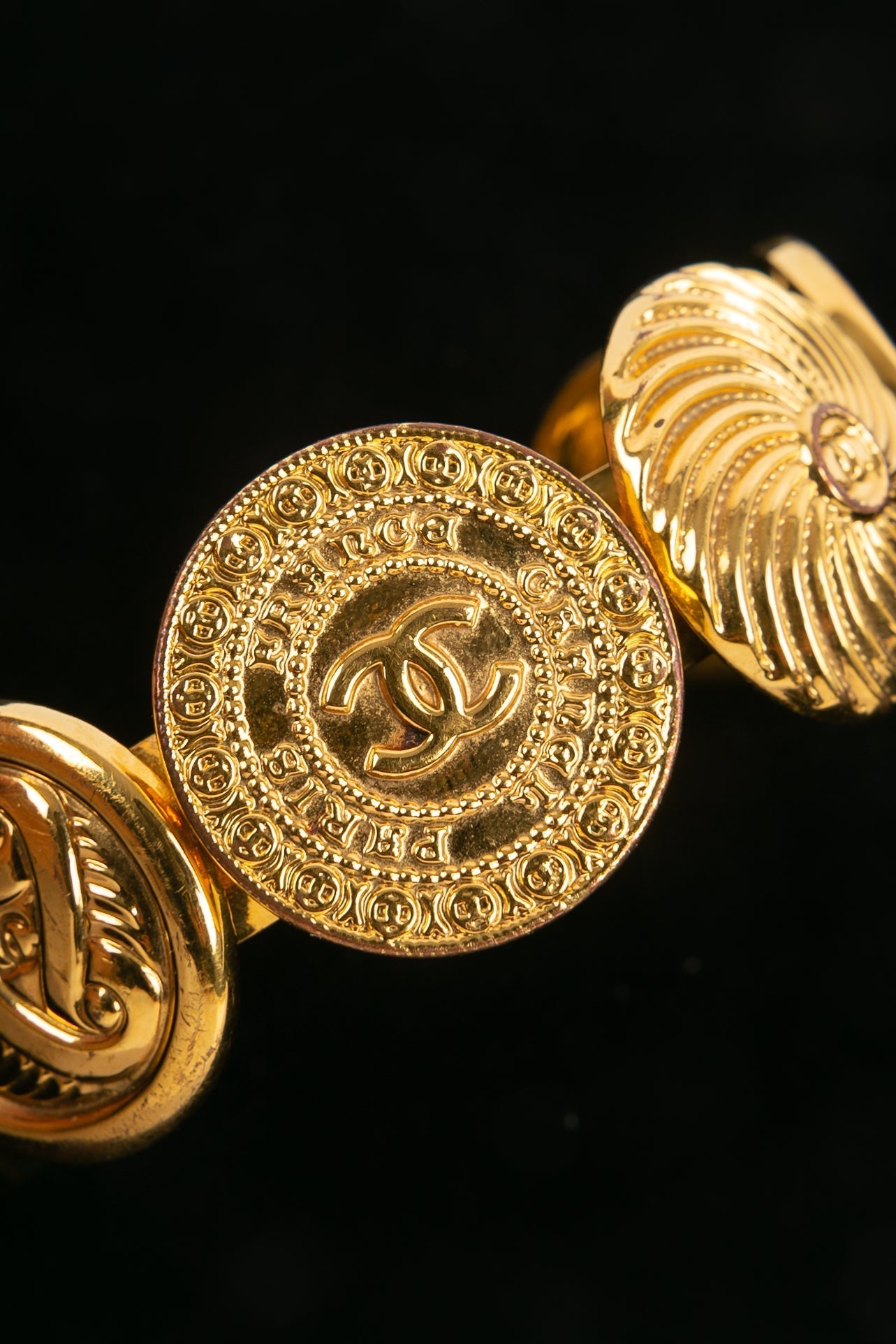 Bracelet doré Chanel