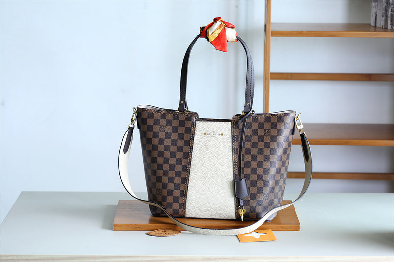 The Franco Shops - Louis Vuittons  - 7897