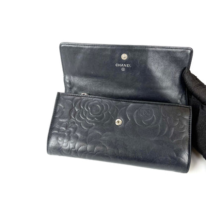 Camellia Lambskin Leather Wallet in Black