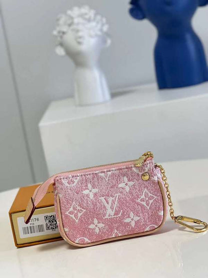 The Franco Shops - Louis Vuittons  - 12024