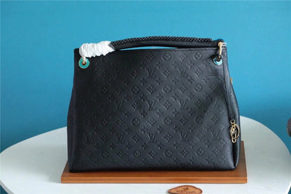 The Franco Shops - Louis Vuittons  - 7648