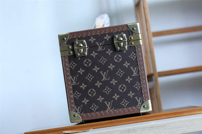 Franco Shops - Louis Vuittons  - 9512