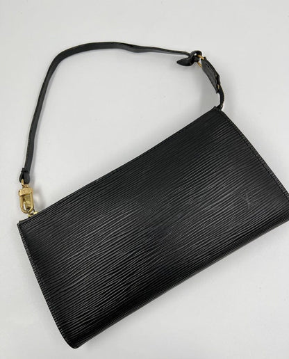 Louis Vuitton Pochette in Epi Leather