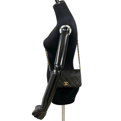 CHANEL Shoulder Bag lambskin black Matrasse
