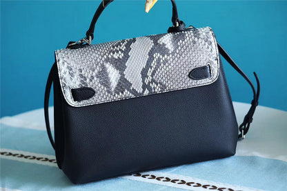 The Franco Shops - Louis Vuittons  - 7783