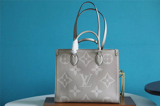 The Franco Shops - Louis Vuittons  - 7727