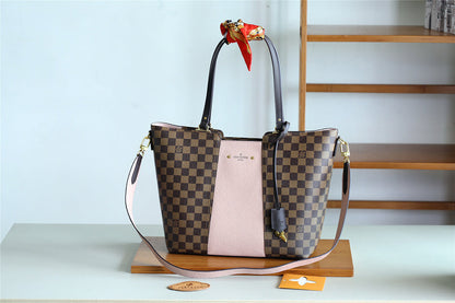 The Franco Shops - Louis Vuittons  - 7902