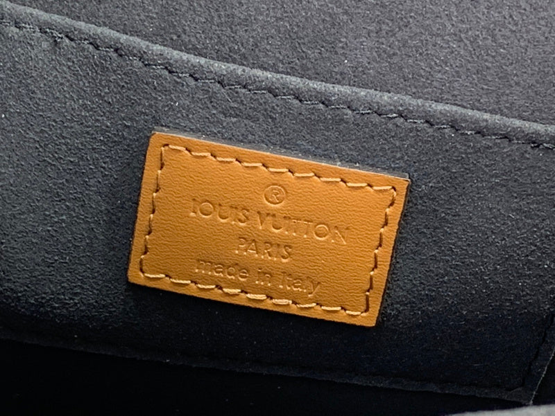Franco Shops - Louis Vuittons  - 15640