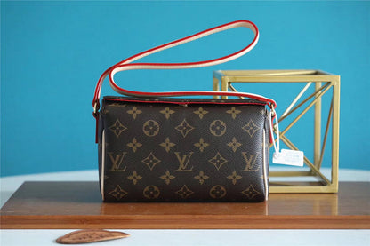 The Franco Shops - Louis Vuittons  - 7729
