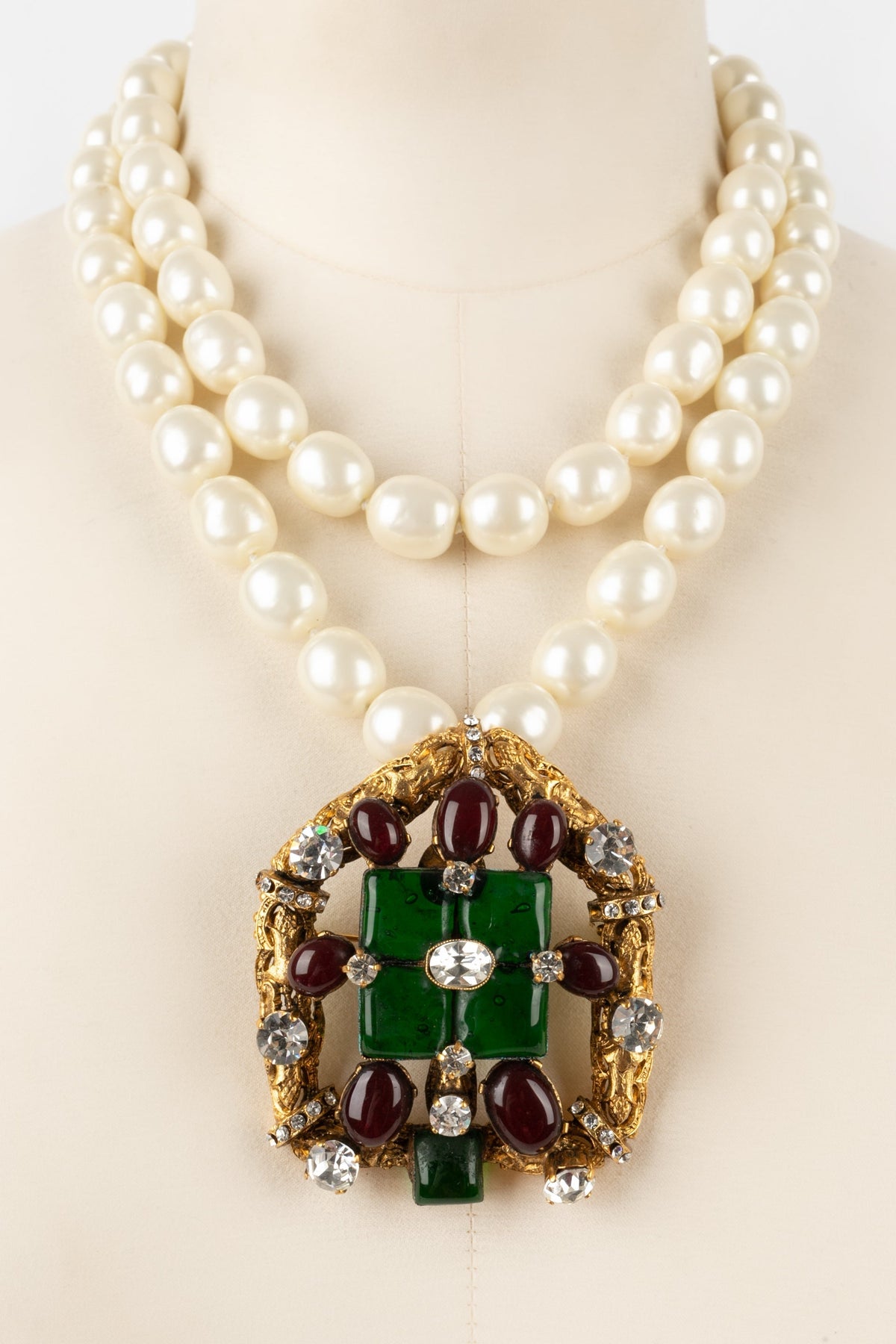 Collier en pâte de verre Chanel