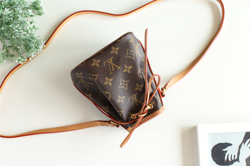 Franco Shops - Louis Vuittons  - 9390