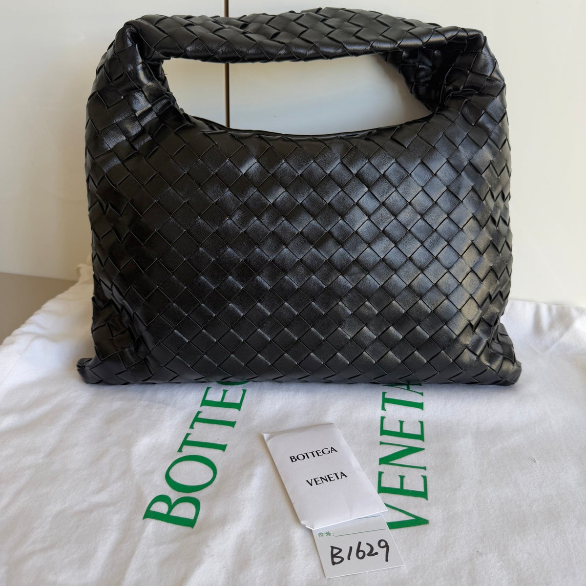 Bottega Veneta Hop Hobo Small Leather Black