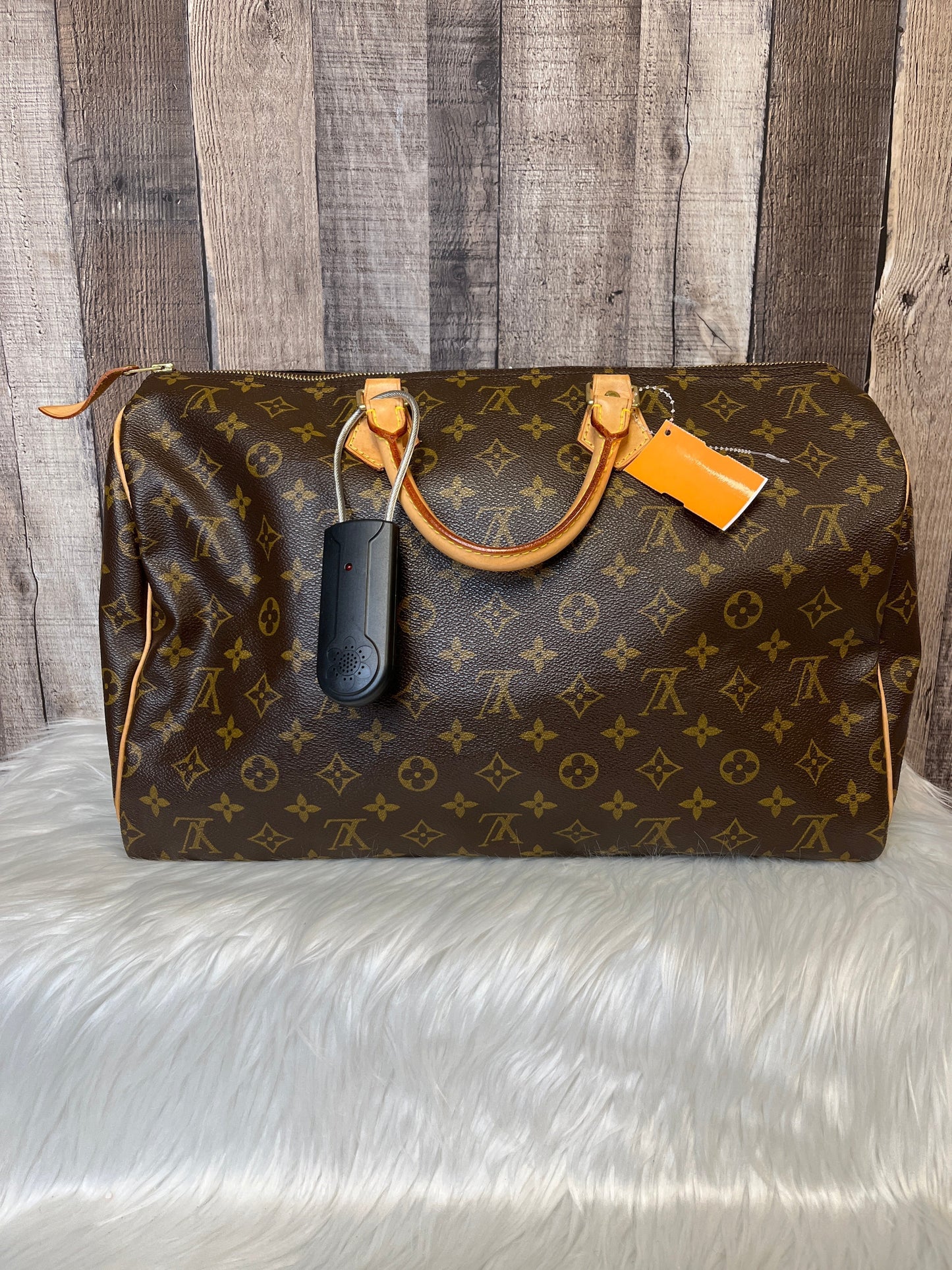 Handbag Luxury Designer By Louis Vuitton  Size: Large