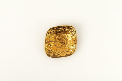 Broche dorée Chanel