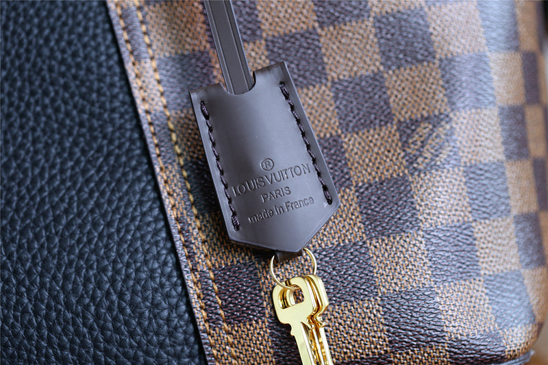 The Franco Shops - Louis Vuittons  - 7893