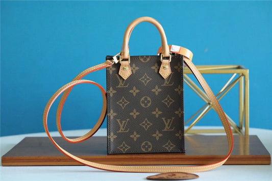 The Franco Shops - Louis Vuittons  - 7628