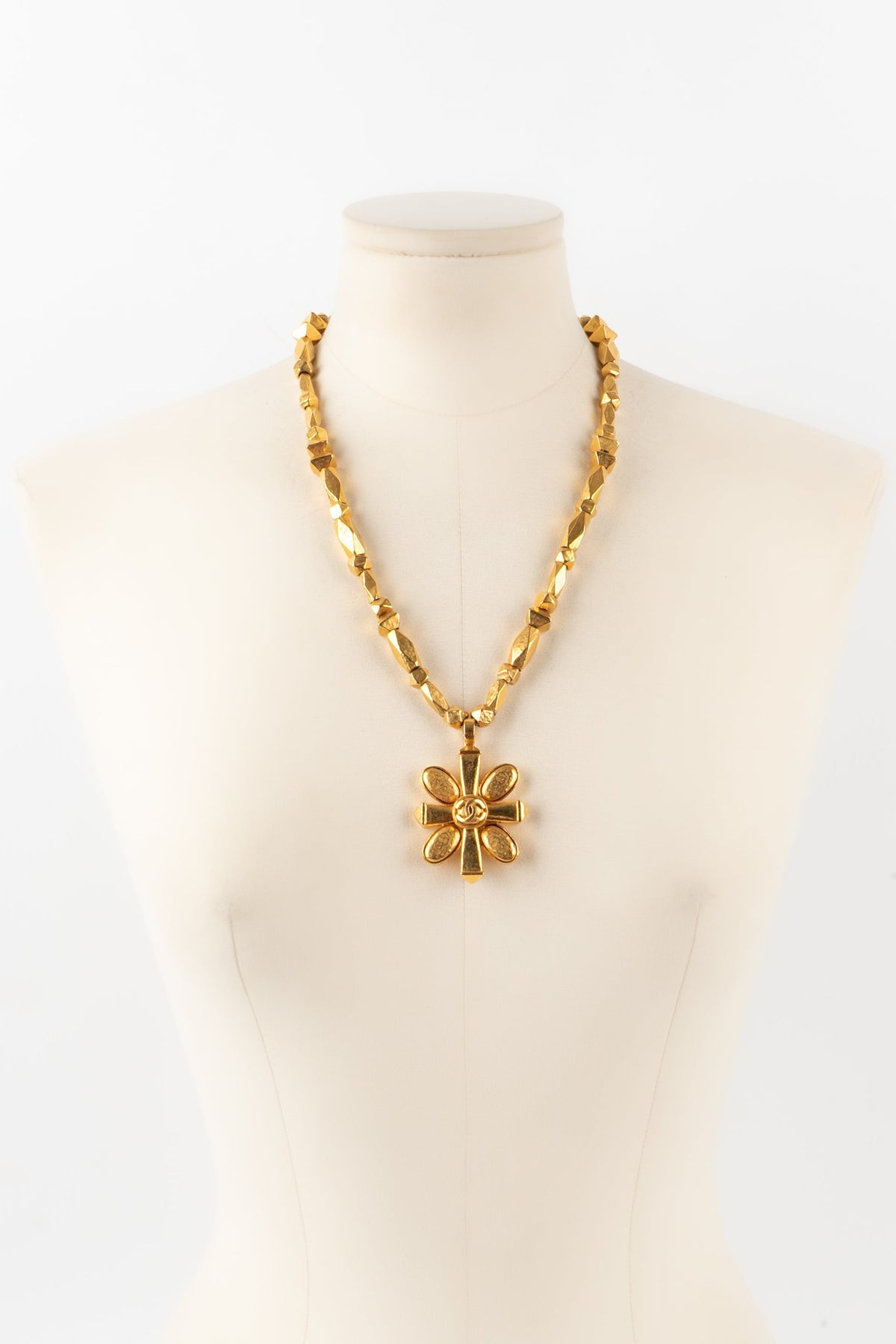 Collier croix Chanel Automne 1997