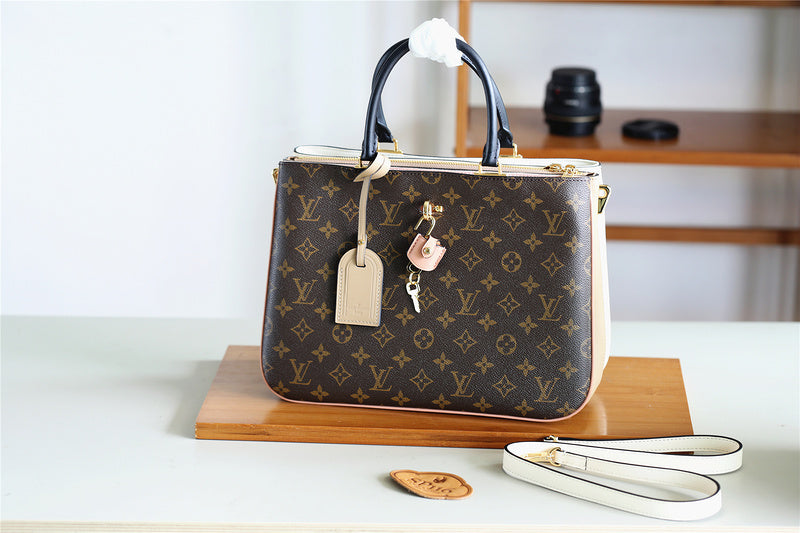 The Franco Shops - Louis Vuittons  - 7953