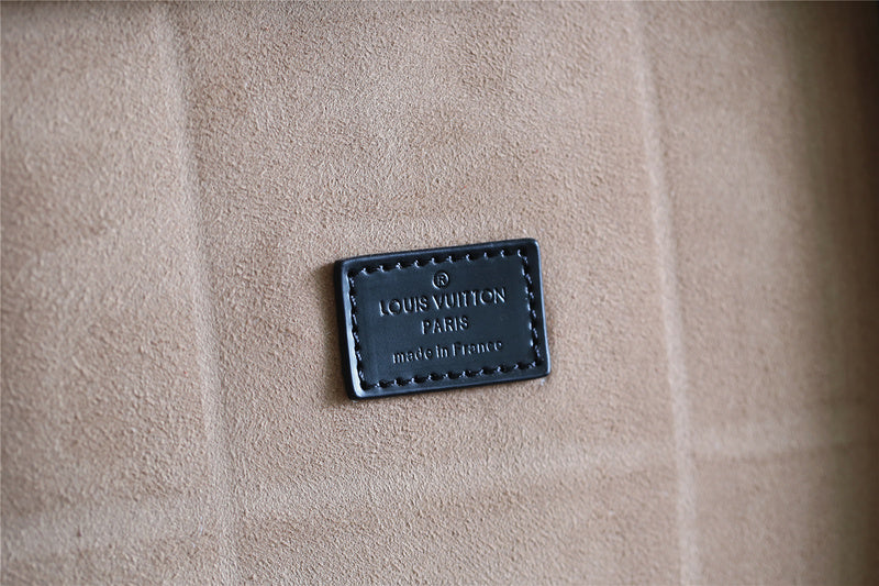Franco Shops - Louis Vuittons  - 9541
