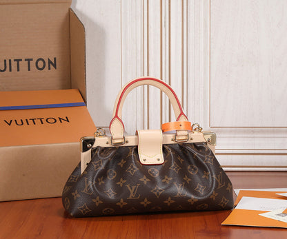 Franco Shops - Louis Vuittons  - 15718