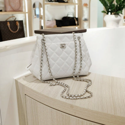 Chanel vintage caviar chain bag