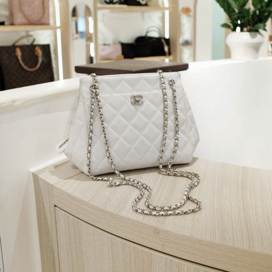 Chanel vintage caviar chain bag