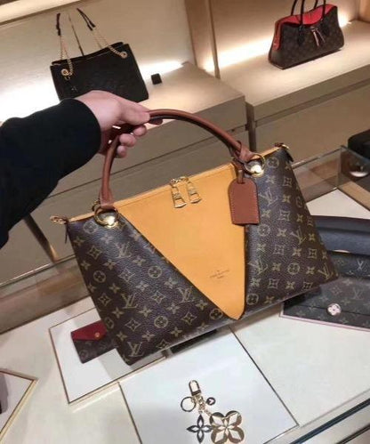 Louis Vuitton V Tote MM Monogram Safran