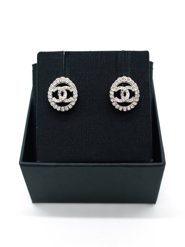 CC Logo Round Earrings Silver Chanel