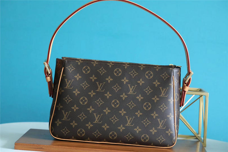 The Franco Shops - Louis Vuittons  - 7705