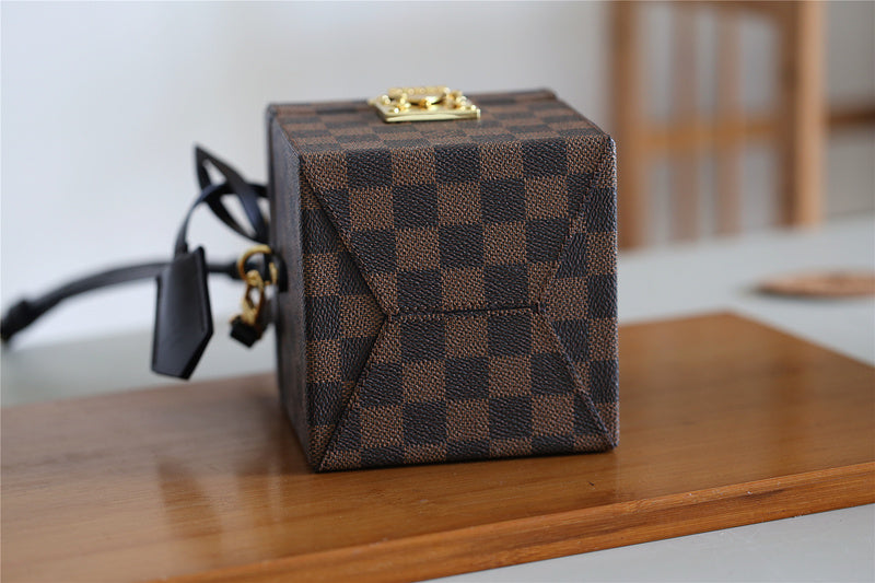 Franco Shops - Louis Vuittons  - 9344