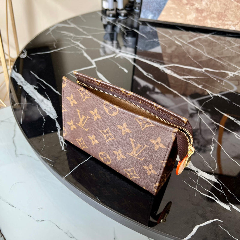 Franco Shops - Louis Vuittons  - 15730