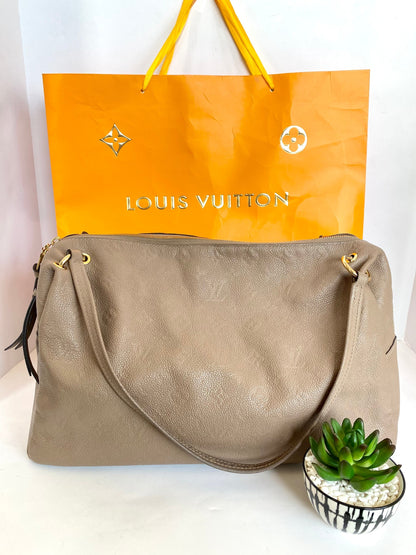 Handbag Designer By Louis Vuitton  Size: Large