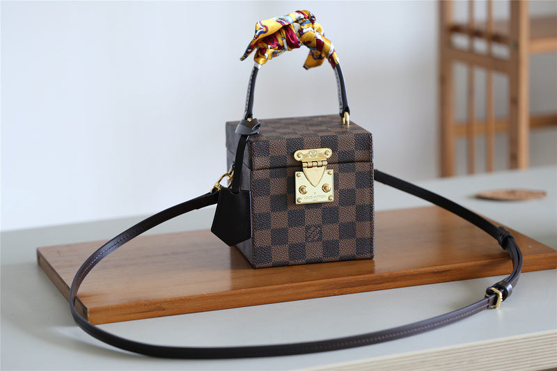 Franco Shops - Louis Vuittons  - 9344