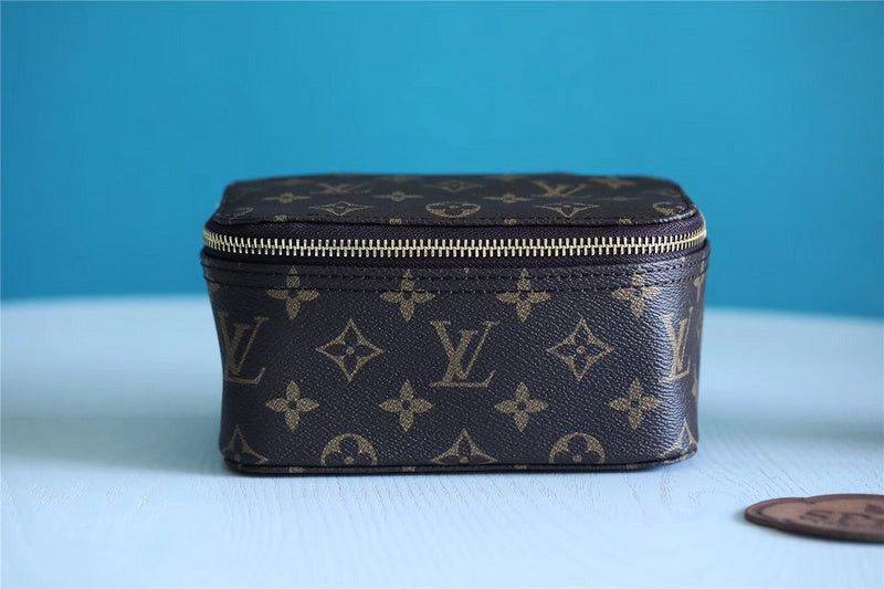 Franco Shops - Louis Vuittons  - 9204