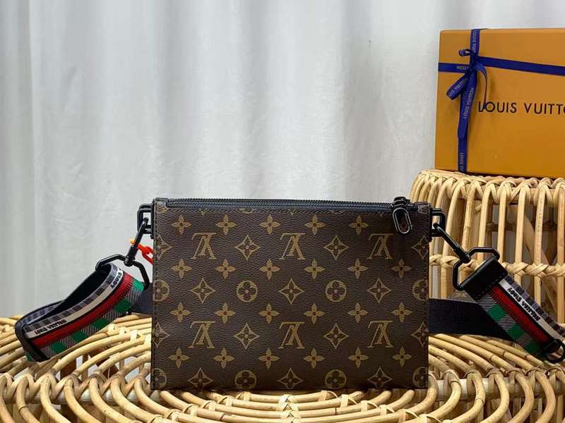 The Franco Shops - Louis Vuittons  - 12096