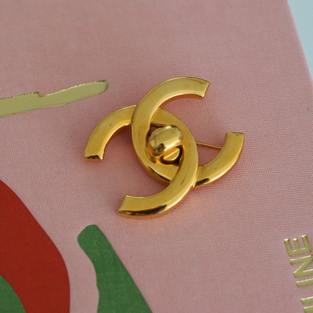 CHANEL BROOCH CC TURNLOCK