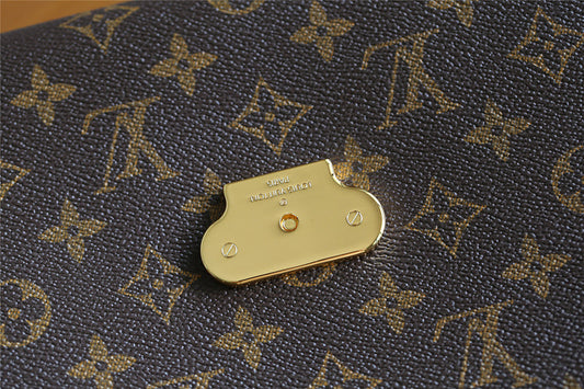 The Franco Shops - Louis Vuittons  - 7827
