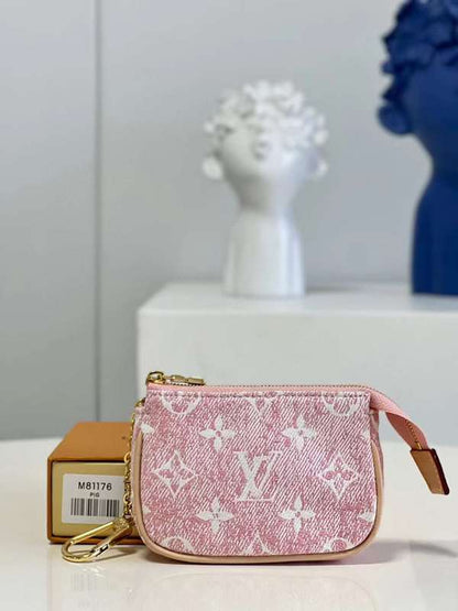 The Franco Shops - Louis Vuittons  - 12024