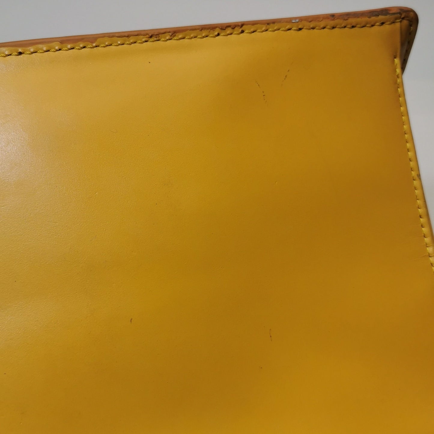 Louis Vuitton Sac Triangle Leather Solid Vintage Triangle Handbag 24121278980232