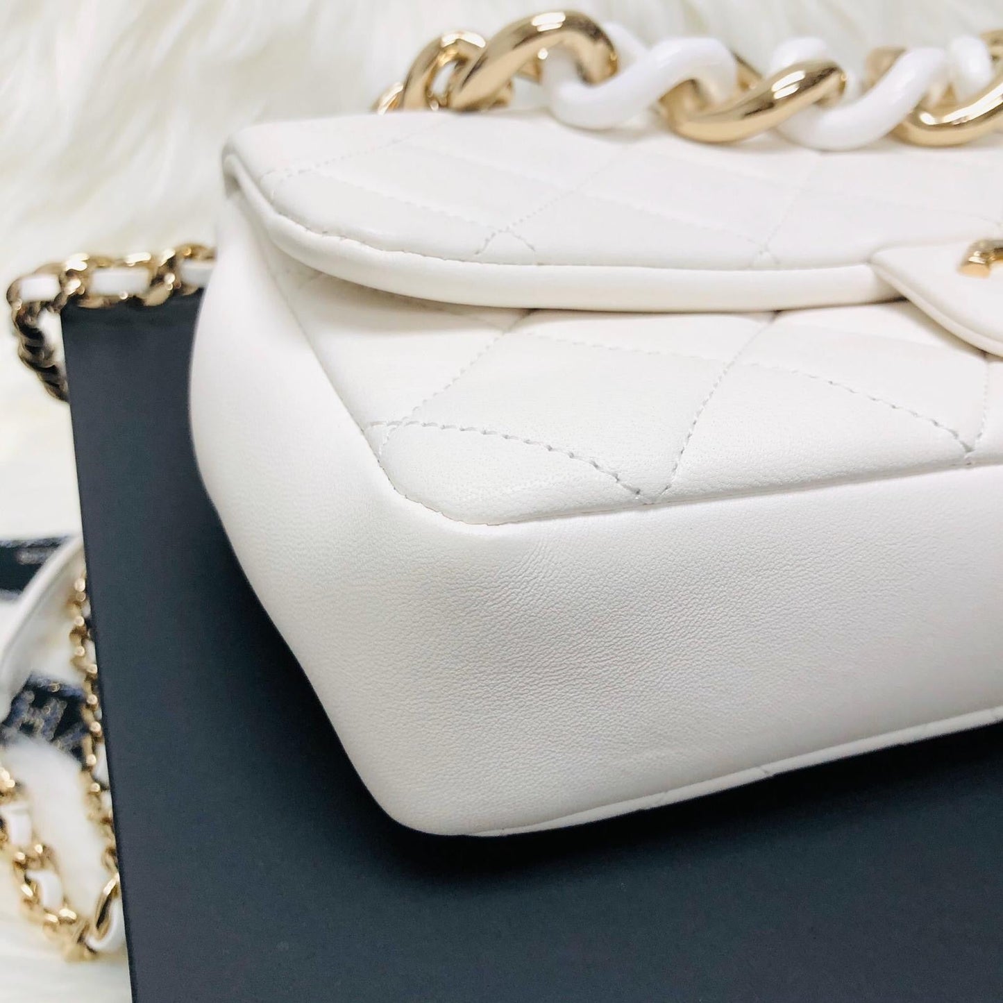 Medium Flap in White Quilted Lambskin Leather with Resin Bi-Colour Chain