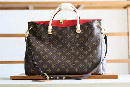 The Franco Shops - Louis Vuittons  - 7843