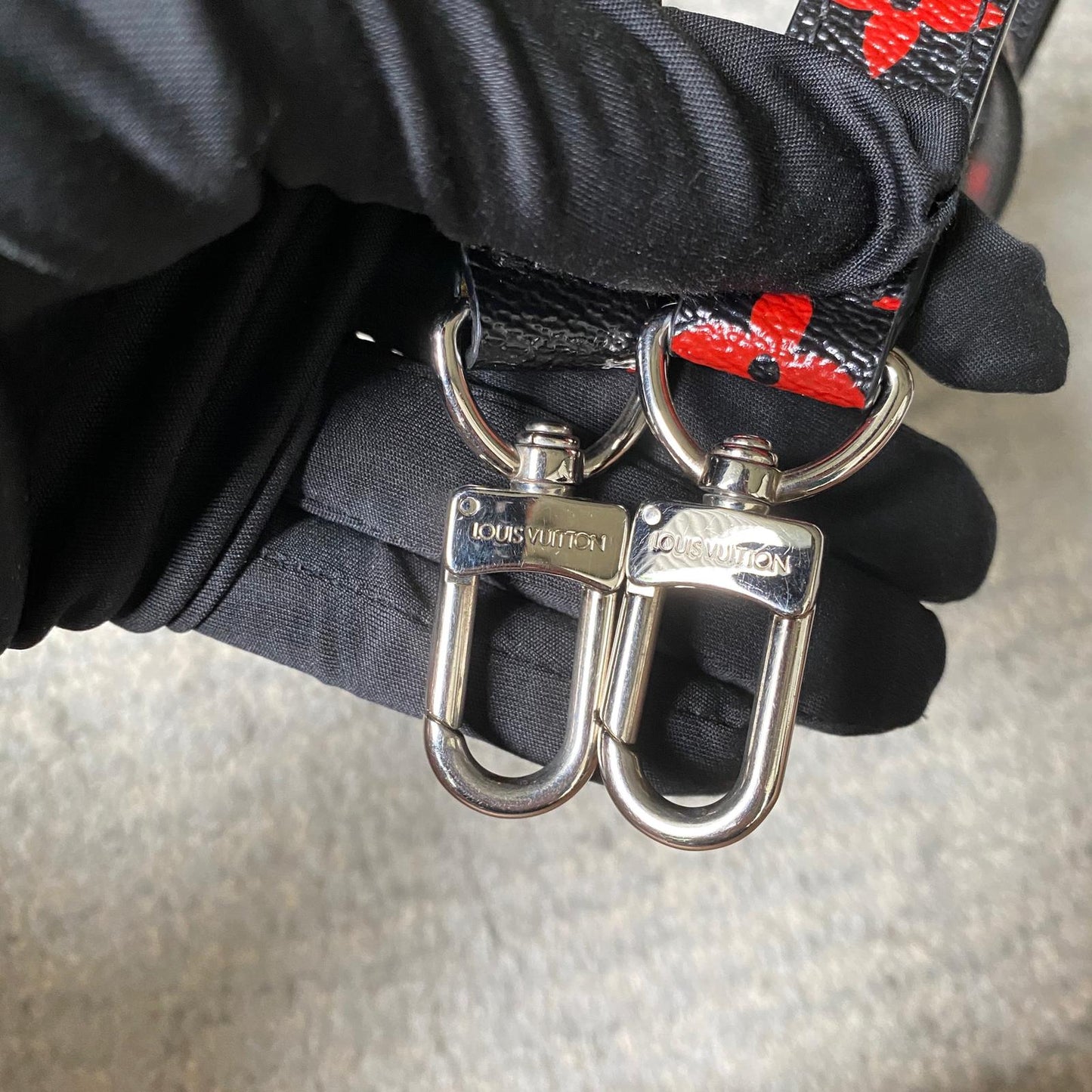 Louis-Vuitton Monogram Infrarouge Pochette Metis