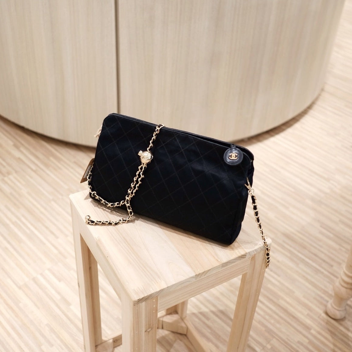 Chanel vintage silk clutch+chain