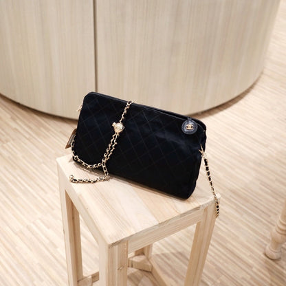 Chanel vintage silk clutch+chain