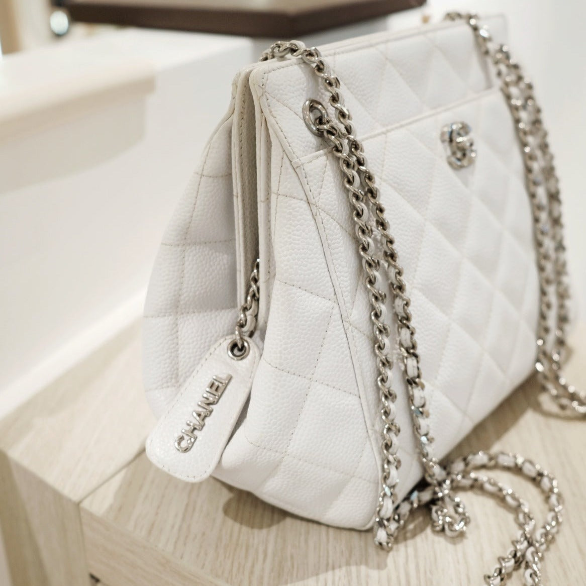 Chanel vintage caviar chain bag