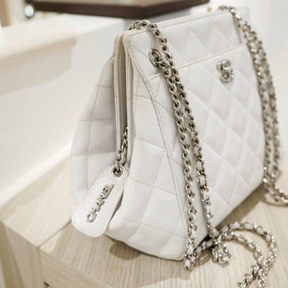 Chanel vintage caviar chain bag