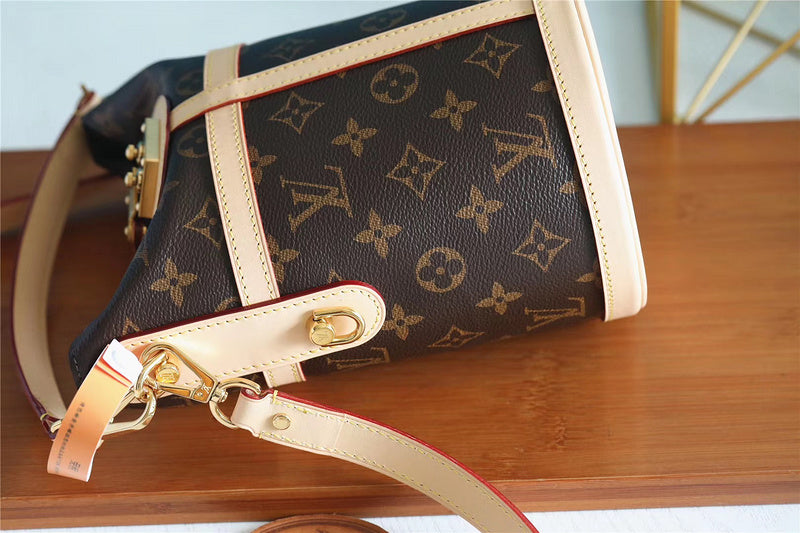 The Franco Shops - Louis Vuittons  - 7726